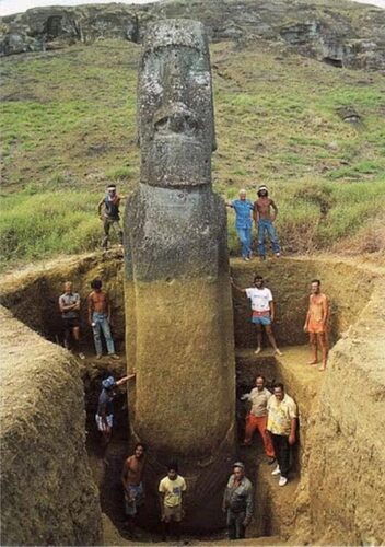 the-famous-easter-island-head-statues-have-bodies-3-696x986