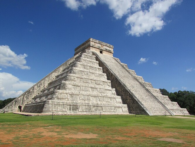 1440px-Piramide_Chichen-Itza_-panoramio(2)