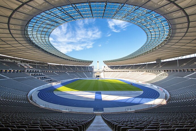 1620px-Olympiastadion_Berlin_Sep-2015