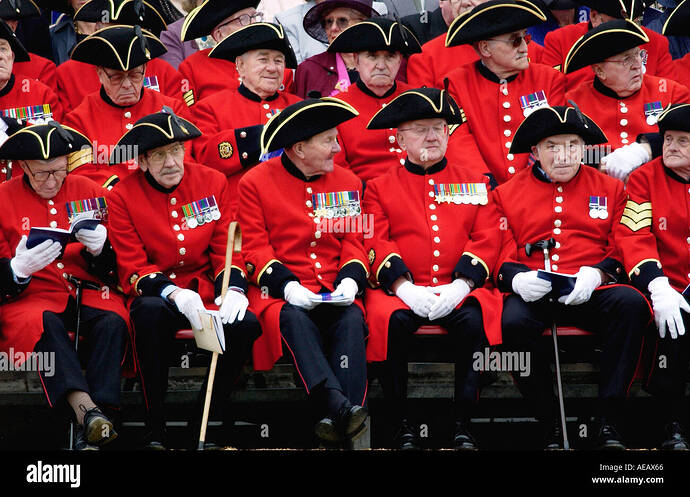 chelsea-pensioners-corps-of-war-veterans-cared-for-at-the-royal-hospital-AEAX66